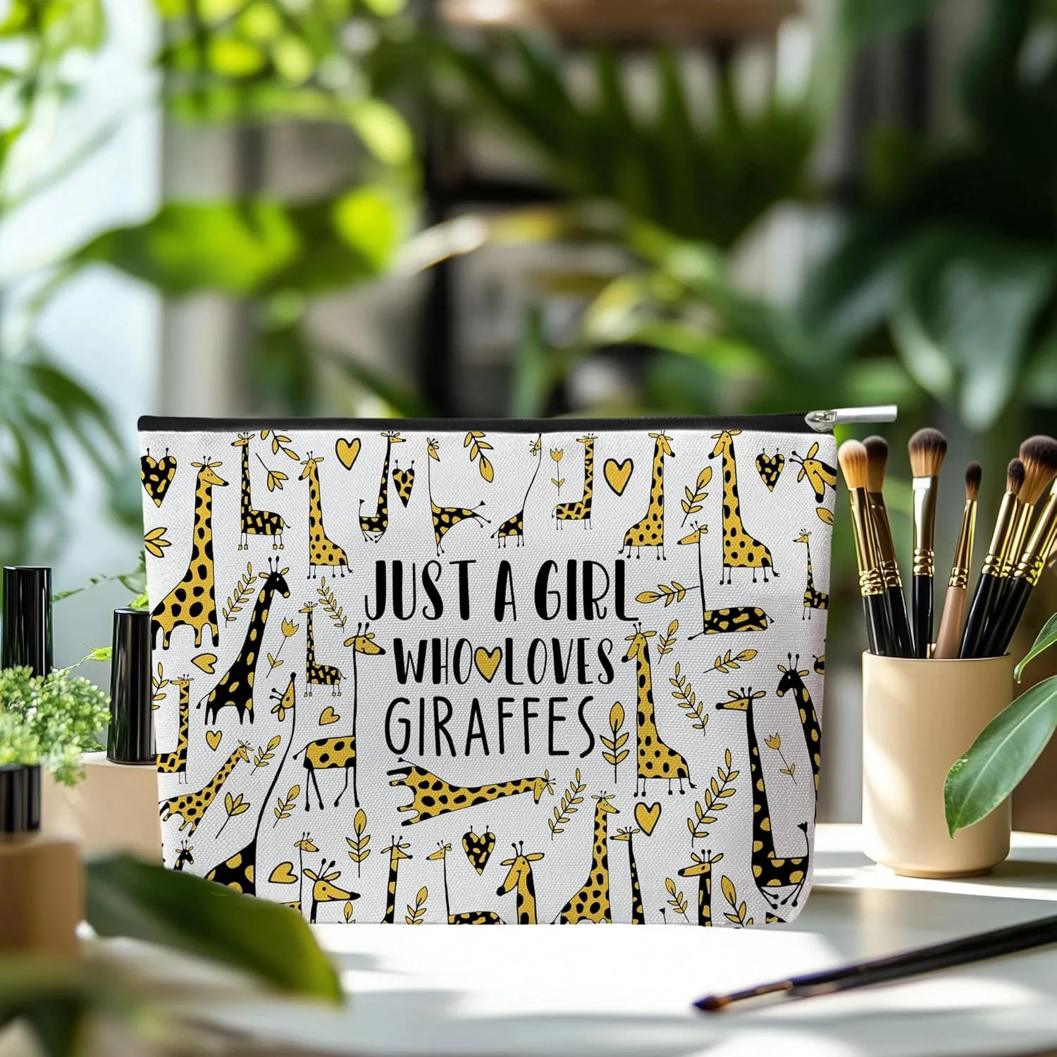 Cute Giraffe Makeup Bag, Giraffe Themed Cosemetic Bag, Adorable Gift Toiletry Pouch Organizer Bag for Daughter Besties Mom Grandma Girl Birthday Gifts Animal Lovers (Giraffe)