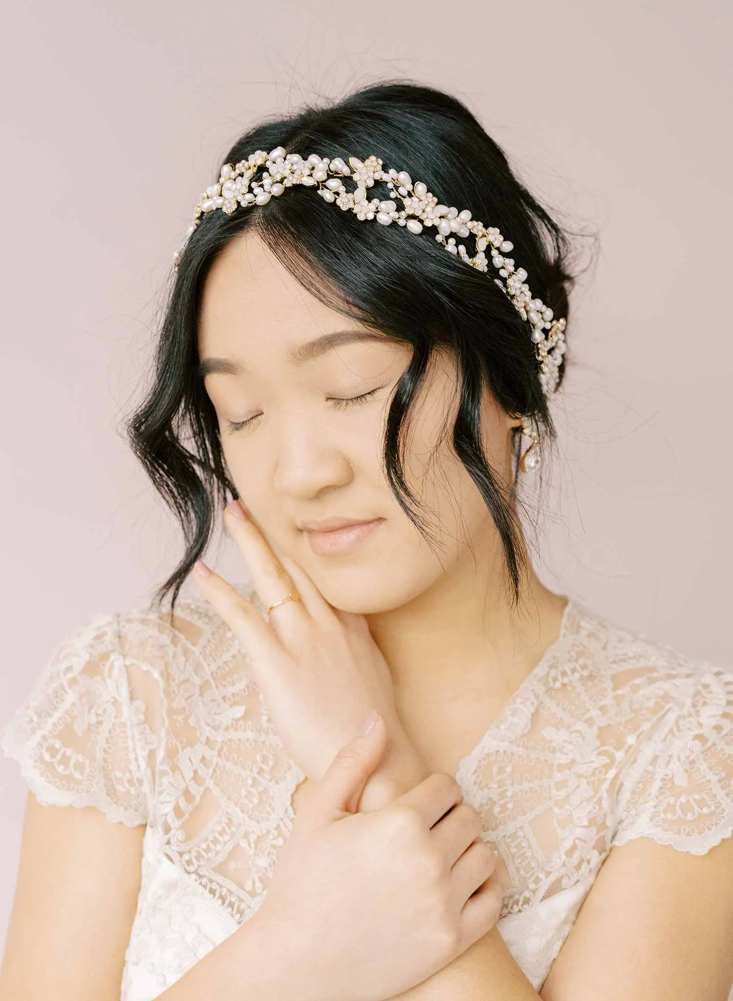 Decadent pearl infinity loops vine - Style #2131