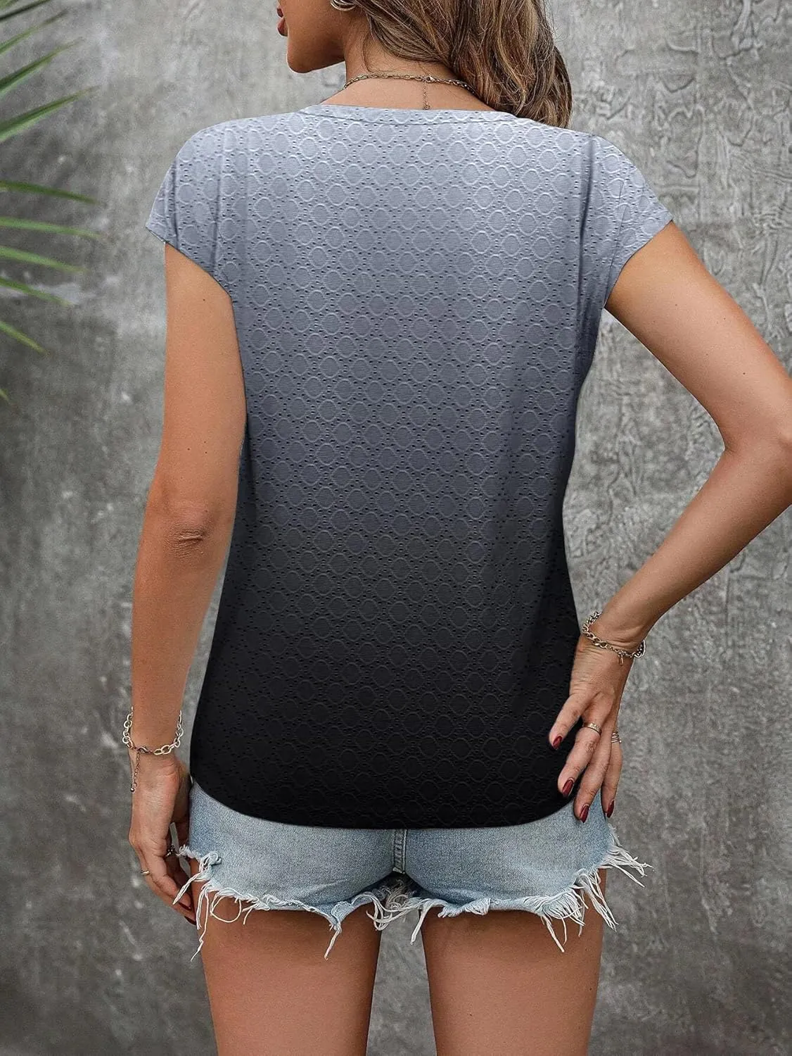 Zeagoo 2025 Women's Tank Top V Neck Eyelet T Shirts Cap Sleeve Tops Loose Fit Blouses Dressy Casual Summer Basic Shirts