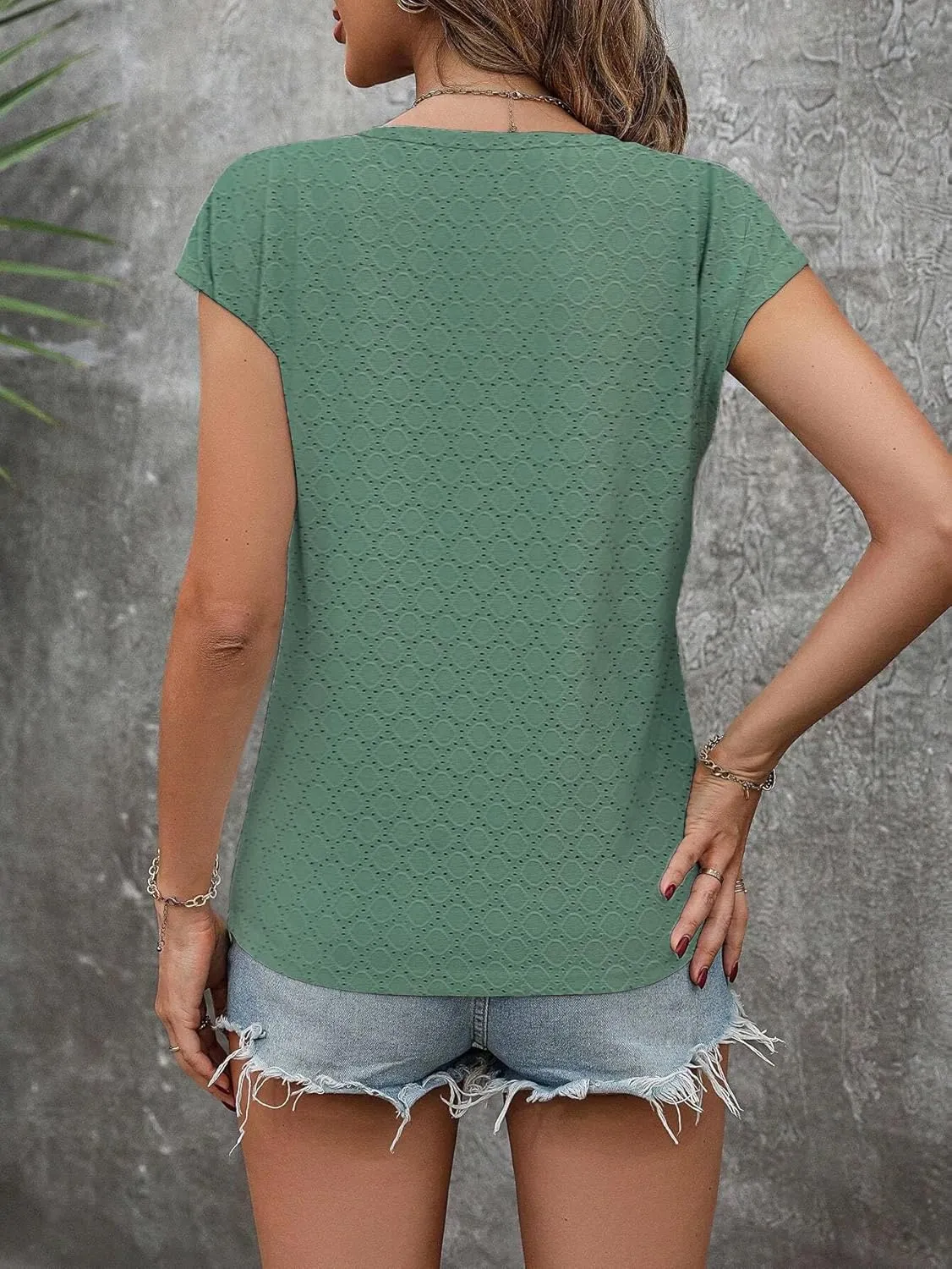 Zeagoo 2025 Women's Tank Top V Neck Eyelet T Shirts Cap Sleeve Tops Loose Fit Blouses Dressy Casual Summer Basic Shirts